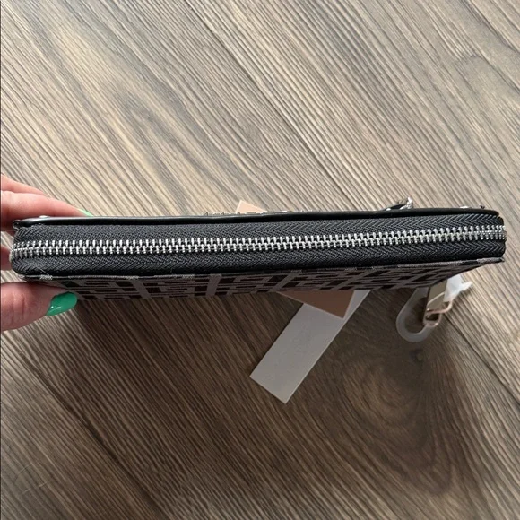 Black and Gray Geometric Clutch Wristlet - Picture 3 of 8